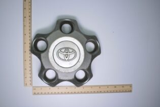 Toyota Tundra Sequoia 2007 08 09 10 11 12 13 14 15 16 17 18 19 20 2021 OEM Center Cap  426030C051