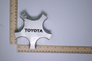 Toyota Supra 1986 87 88 89 1990 OEM Center Cap  716958