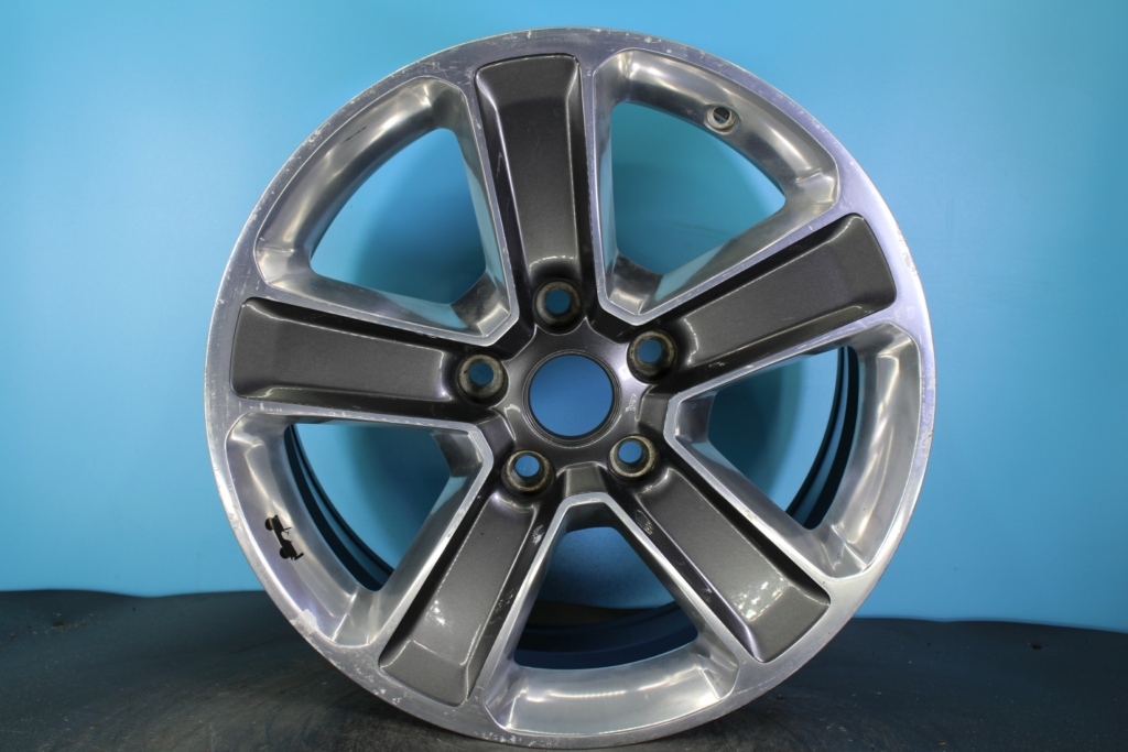 2019 Jeep Wrangler 18" OEM Wheel — interchange 9221
