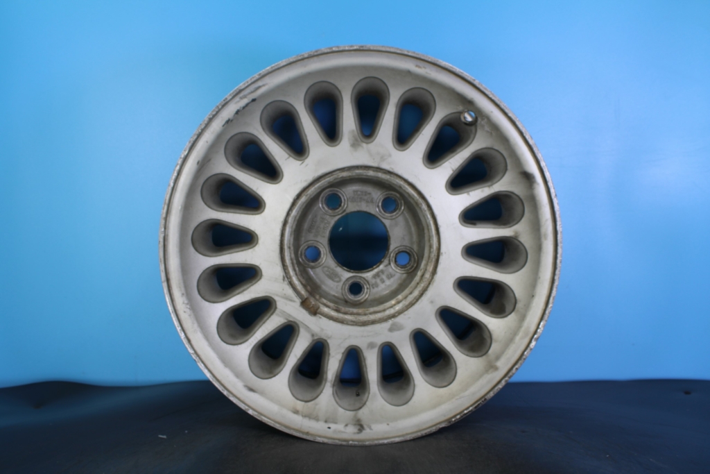 1998-2002 Mercury Marquis 16" OEM Wheel — interchange 3267