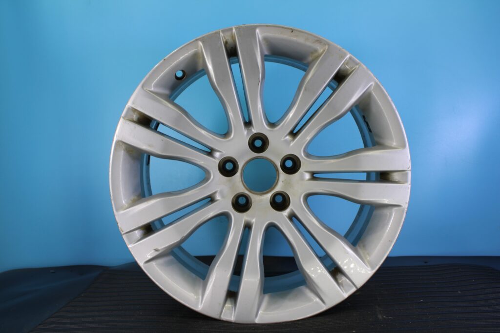 2015-2017 Chrysler 200 18" OEM Wheel — interchange 2512